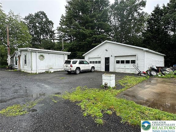 4th image of 3538 Mountain Rd