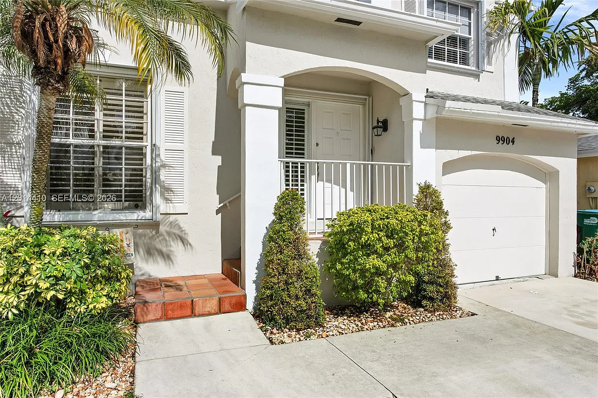 Building Photo - 9904 SW 117th Pl