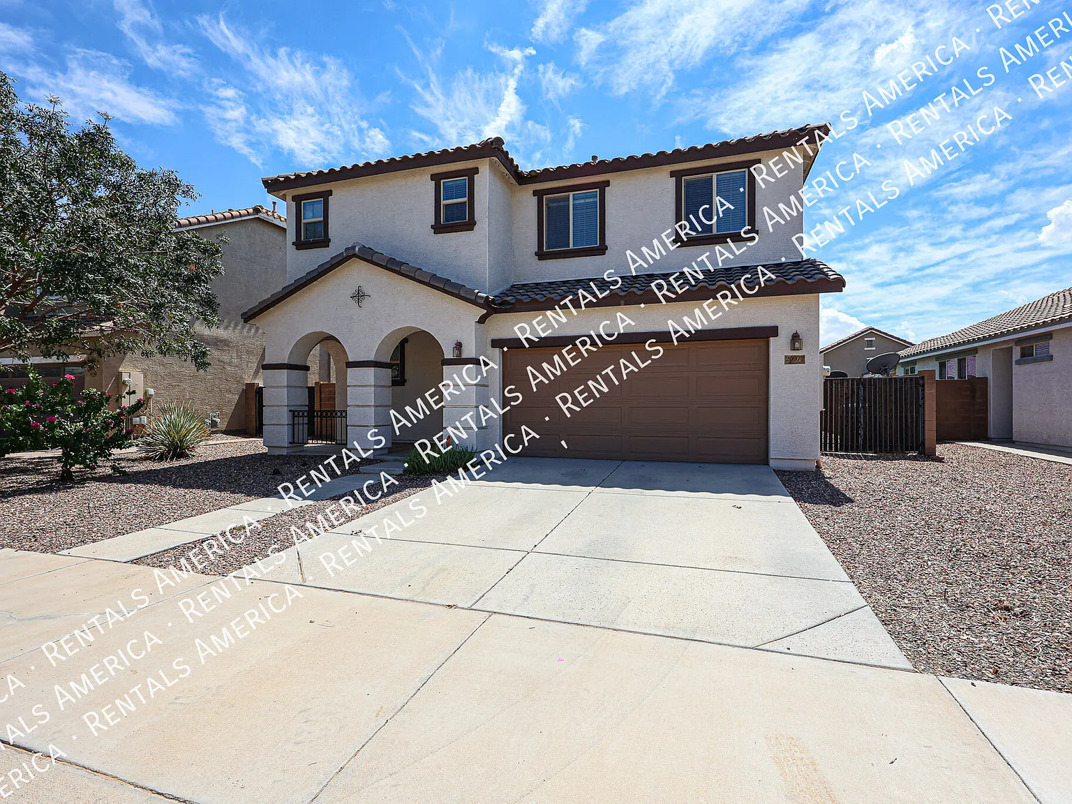 Large Home in Hastings Farms! — Photo 2