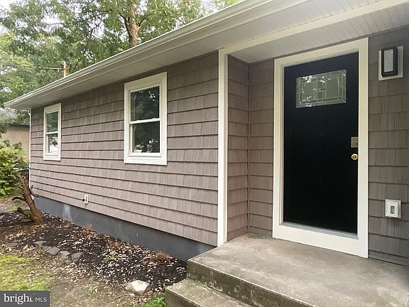 2nd image of 131 Clover St