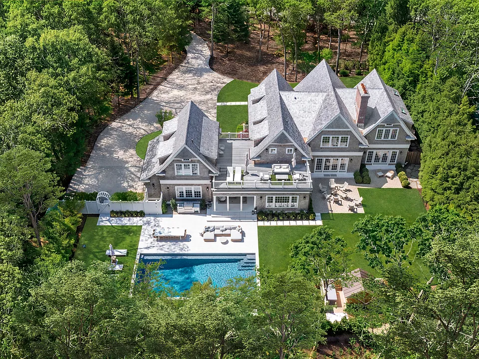 8 Barclay Ct