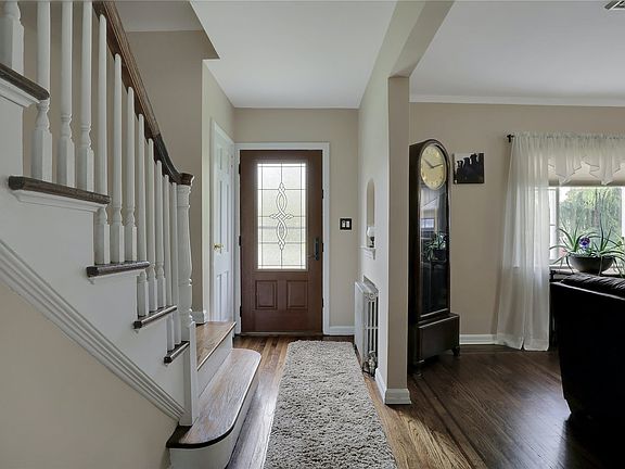 5th image of 21 Midland Dr