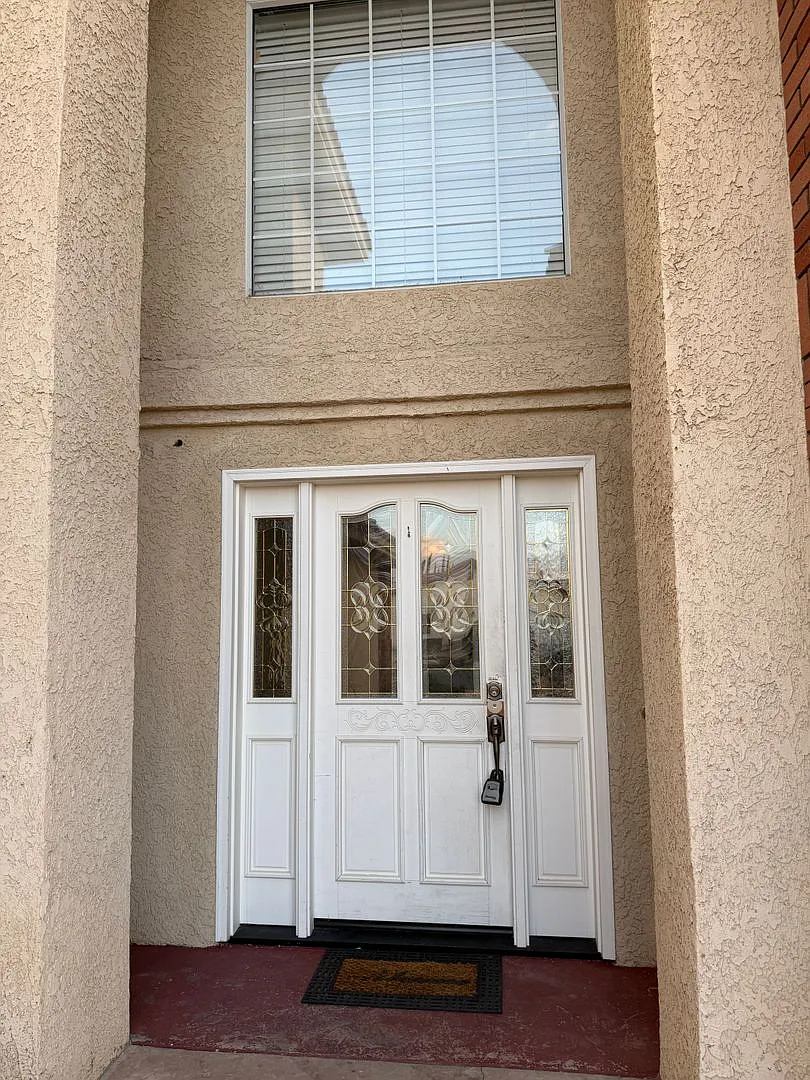 Spacious 4-Bedroom Home with Beautiful Desert Landscaping! — Photo 2