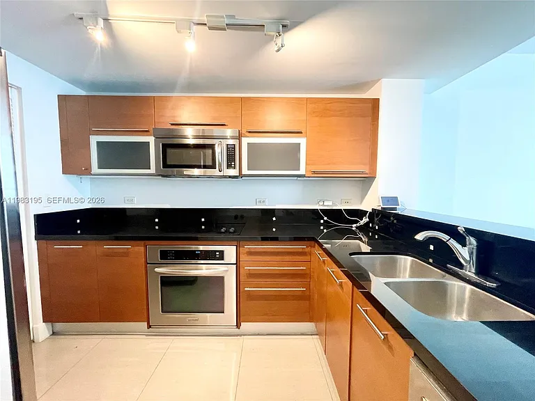 253 NE 2nd St #2506 — Photo 18