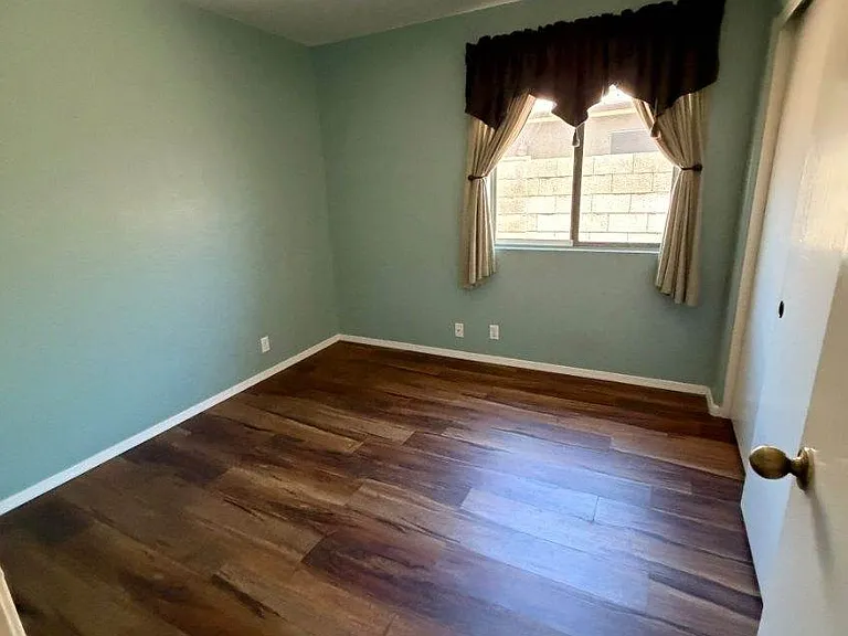 15743 W Elm St — Photo 25