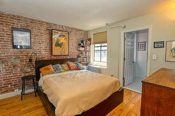 Sold by Tyler Vincent Real Estate Inc | media 18