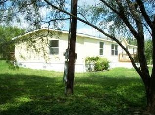 565 County Road 570, Devine, TX 78016