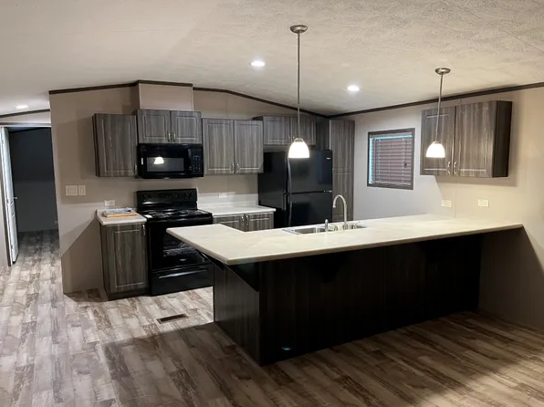 175 Private Road 6420 #38, Palestine, TX 75803