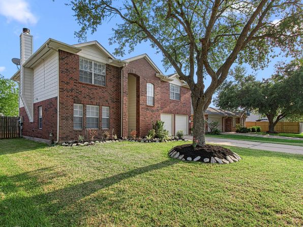 1427 Hunter Green Ln, Fresno, TX 77545
