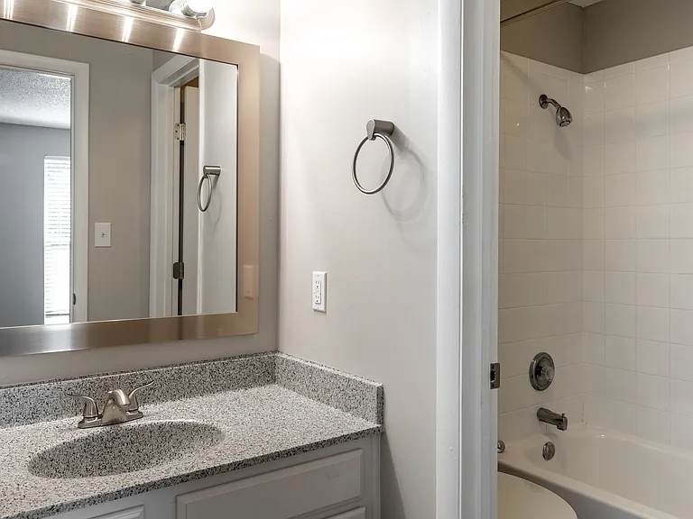 Maple Hills Apartments — Photo 5