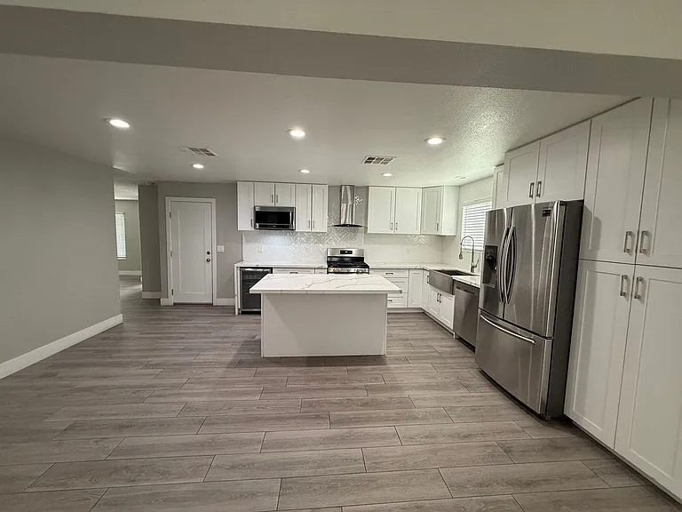 7056 Pinebrook Ct — Photo 3