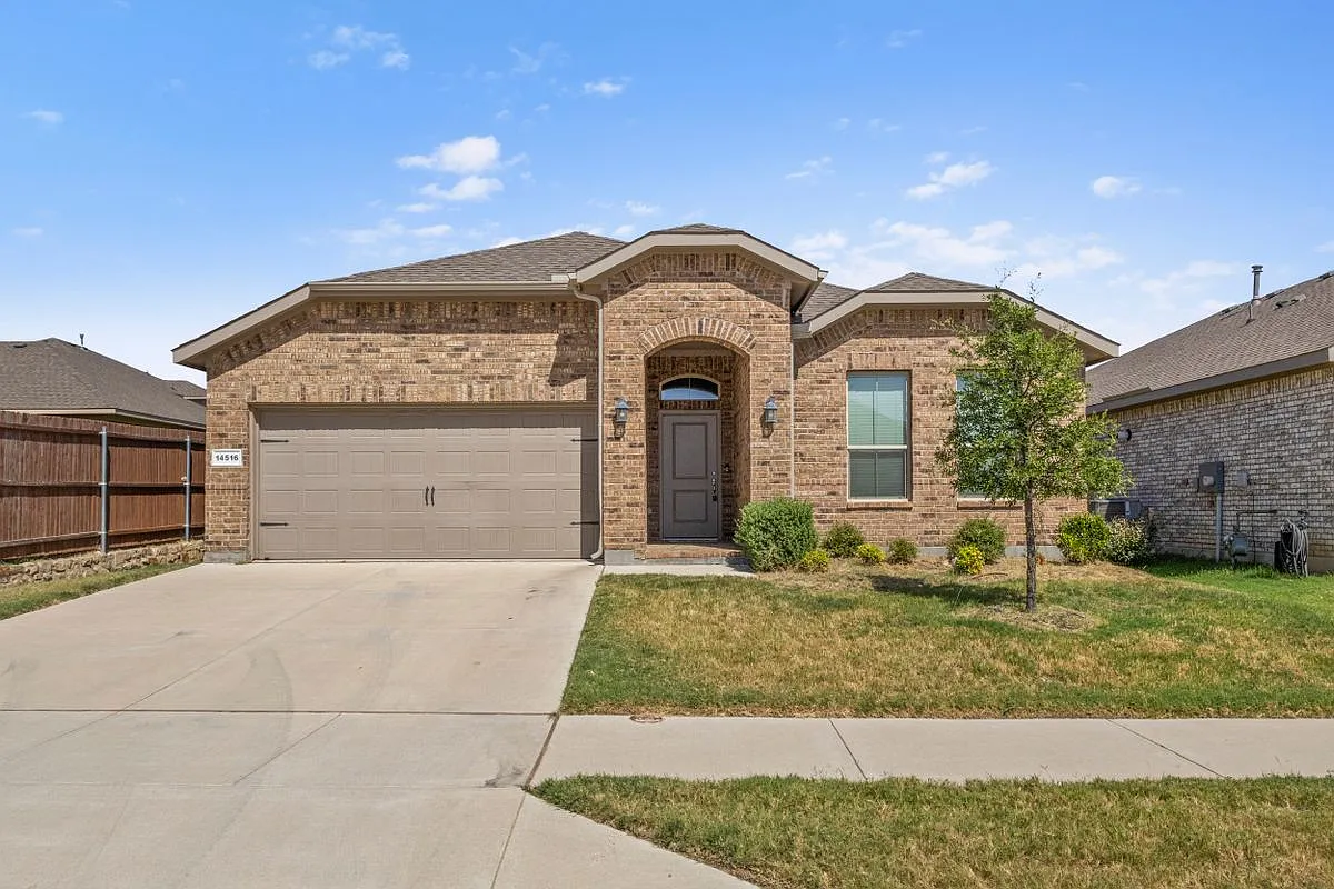 4 bed, 2.0 bath, 2014 sqft, $2,800 — Photo 1