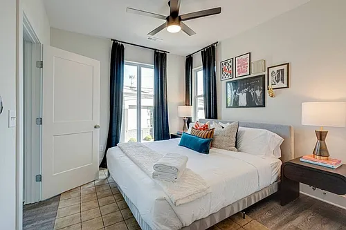 5623 Lenox Ave #2 Photo 1