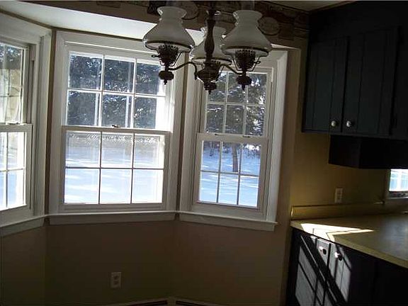 4th image of 15 Valley View Dr