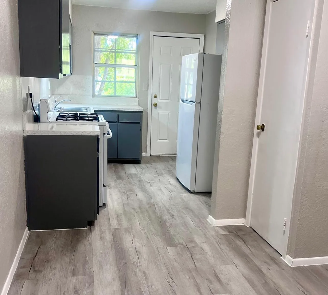 3 bed, 1.0 bath, 1000 sqft, $980 — Photo 2