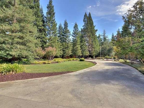 4th image of 14999 Osborne Ct