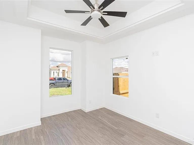 529 Country Club Dr — Photo 13