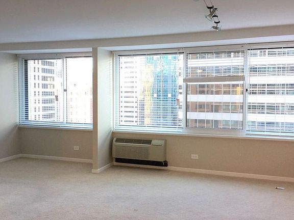 3rd image of 211 E Ohio St APT 1905