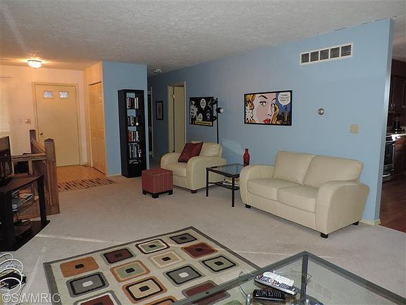 4th image of 2574 Stratford Dr