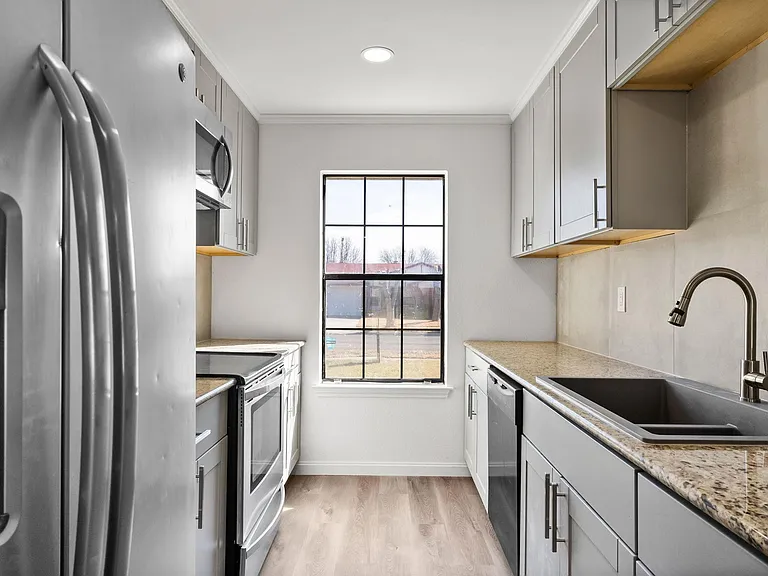 1907 Moonlight Dr — Photo 5