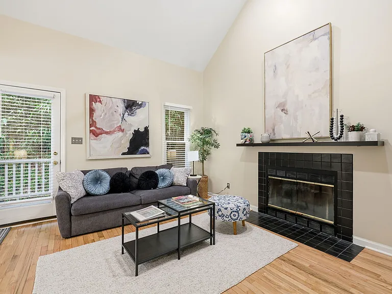 1502 Hollywood St — Photo 5
