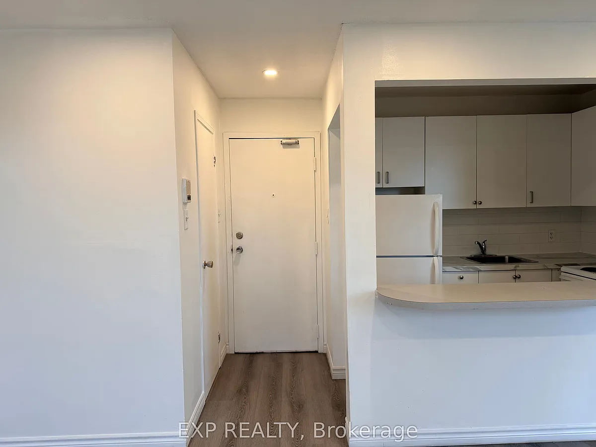 Building Photo - 102 Greensides Ave #12