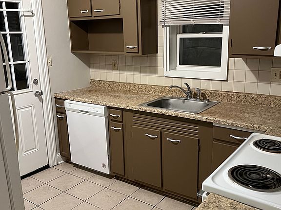 2nd image of 231 N West St Floor 2