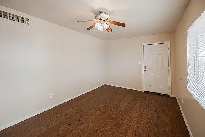 2 bed, 1.0 bath, 650 sqft, $1,095 — Photo 3