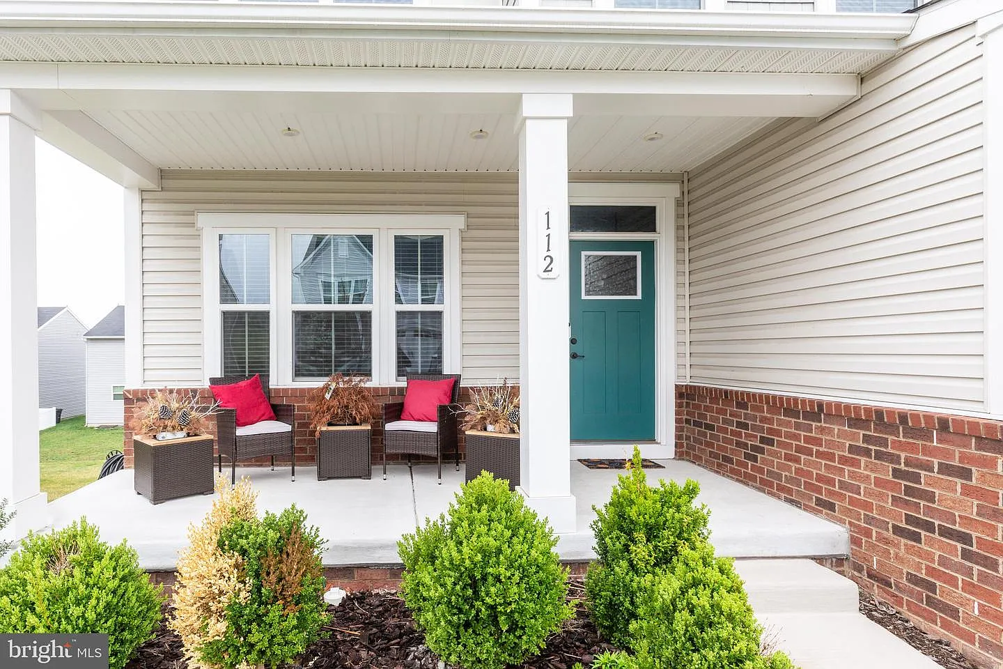 5 bed, 2702 sqft, $3,100 — Photo 2