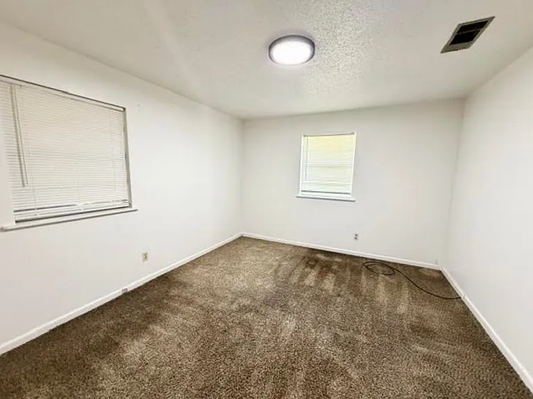 156 Lindsey Cir — Photo 9