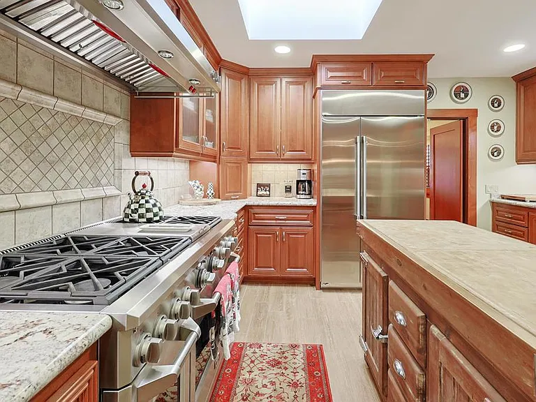 1027 Encino Row — Photo 12