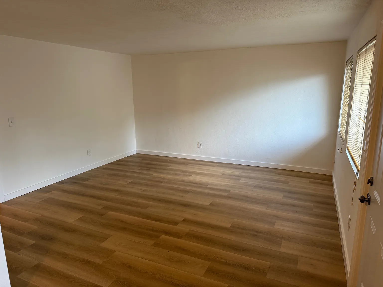 2 bed, 950 sqft, $1,100 — Photo 3