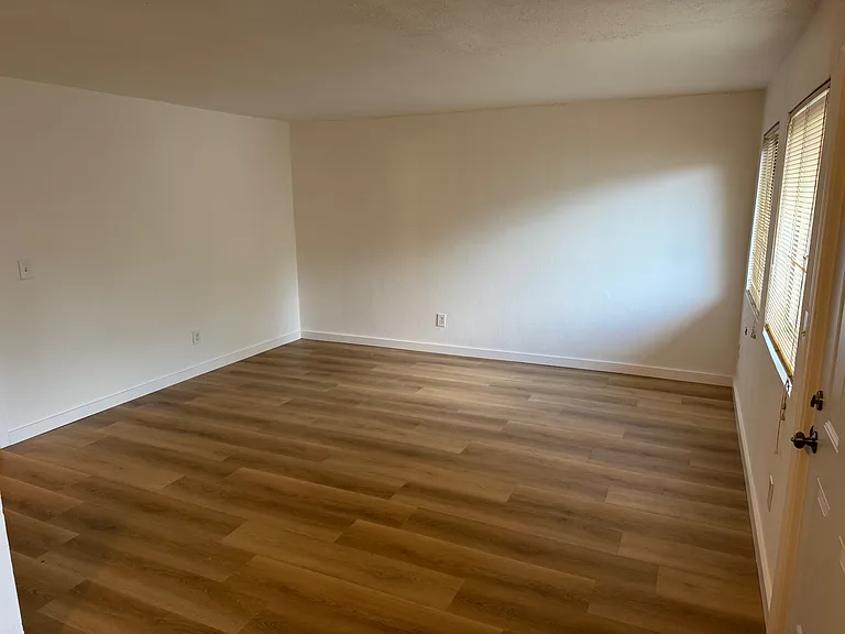 741 Carter St NW #4 — Photo 2