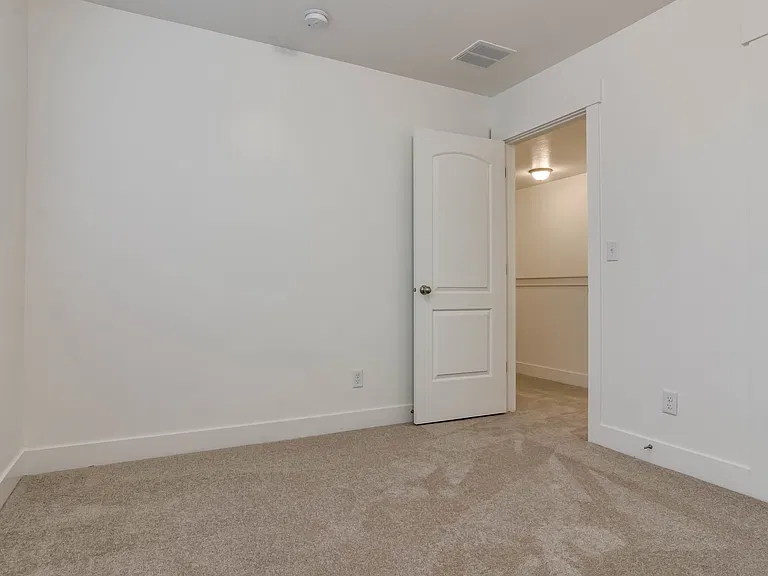 117 N Lasalle Dr — Photo 13