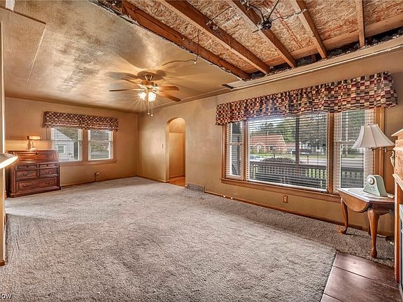 5th image of 4430 Broadway