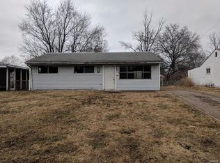 123 Lazarcheff Dr, Cahokia, IL