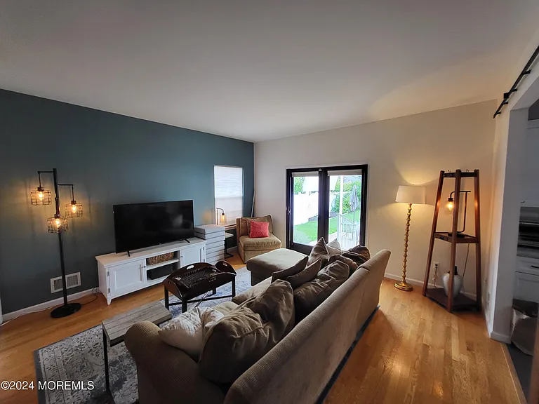 126 Elmwood Ave — Photo 11