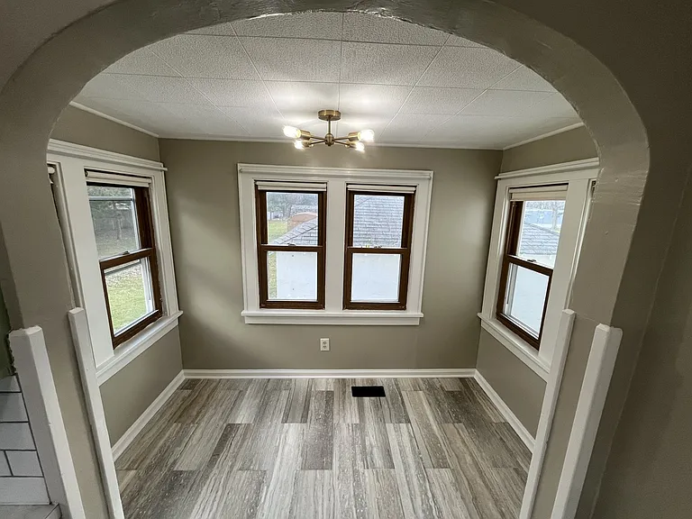 3066 Oak St — Photo 2