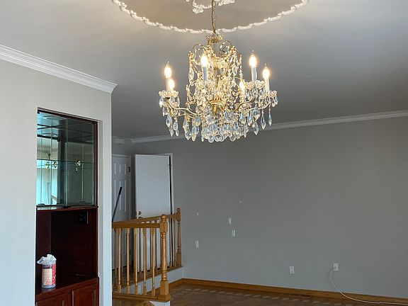 3rd image of 309 Michelle Ln