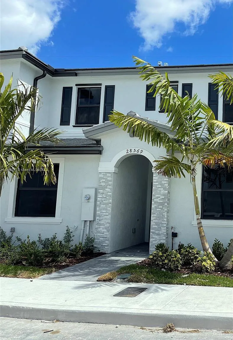 3 bed, 1668 sqft, $2,400 — Photo 1