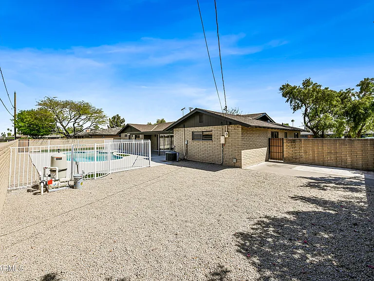 530 E Fairmont Dr — Photo 30
