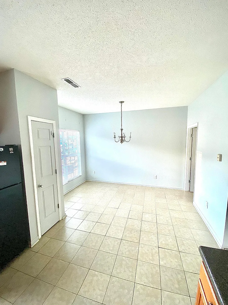 Building Photo - 4554 Parkview Sq