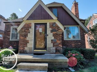 471 Touraine Rd, Grosse Pointe Farms, MI 48236