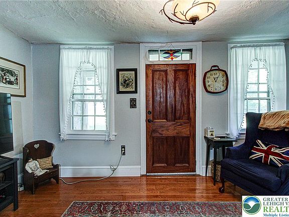 5th image of 9754 Easton Rd