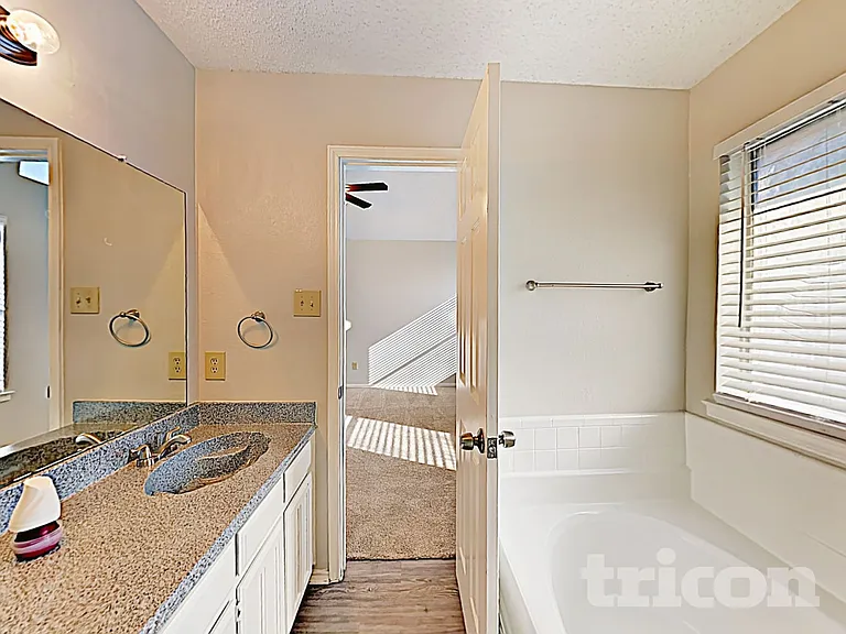 2851 Linden Ln — Photo 10