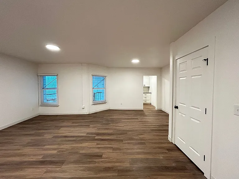 Cambridge Court Apartments — Photo 17
