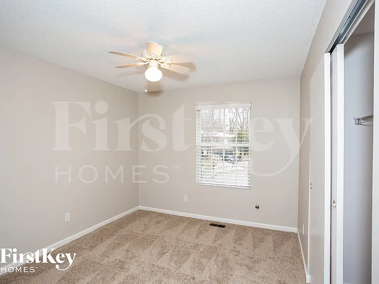 111 Timberlake Ct — Photo 10