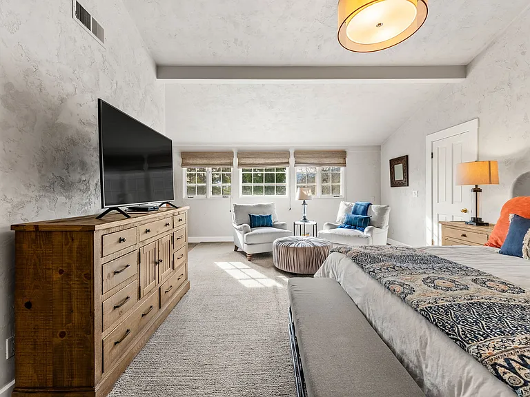 2850 Silverado Trl — Photo 59