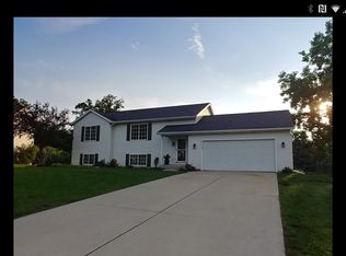 832 Meadow Dr, Wayland, MI 49348
