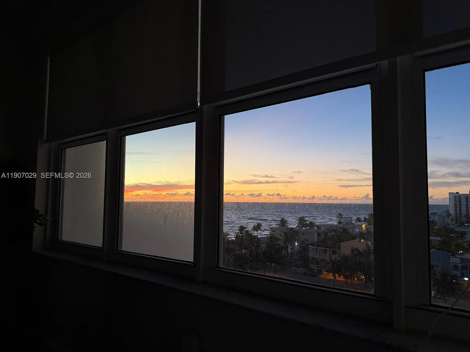 Hollywood Towers Condo — Photo 3